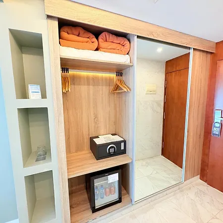 Eurohotel Barcelona Granvia Fira 4*